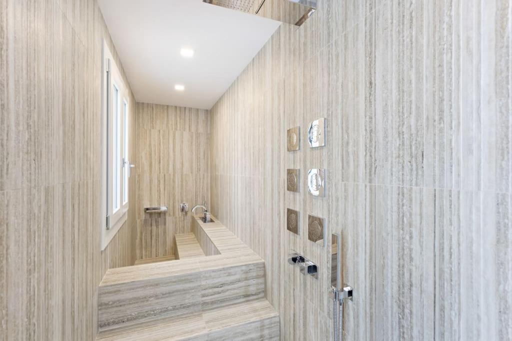 Dimora San Lorenzo Luxury Apartment Венеция Екстериор снимка